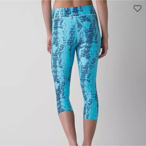 Under Armour Buckle Women's Blue Tie Dye Leggings Alpha Active Tights Cropped UA - Picture 6 of 14